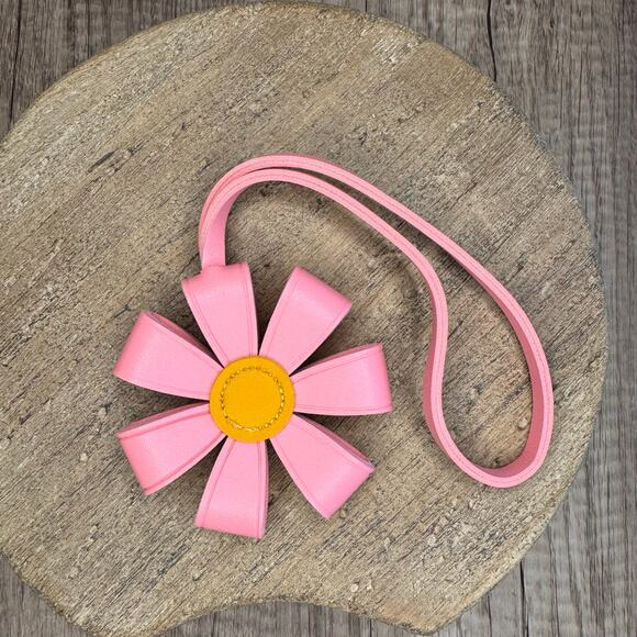 Pink Daisy Bag Charm Flower Purse Flair Keychain NEW FAST SHIP Flower Accessory - Picture 4 of 6